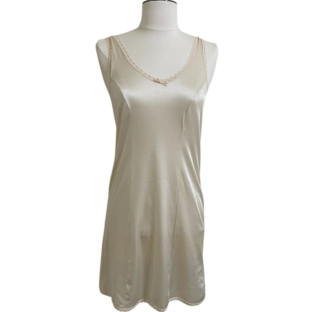 VINTAGE Cabernet Womens Cream V-Neck Princess Line Full Slip Size 34